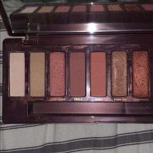 Urban Decay Makeup - Urban Decay Naked Cherry Palette Urban Decay Makeup - Urban Decay Naked Cherry Palette